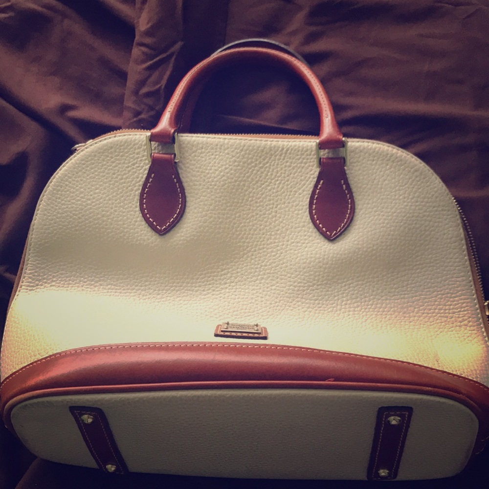 Dooney & Bourke pocketbook